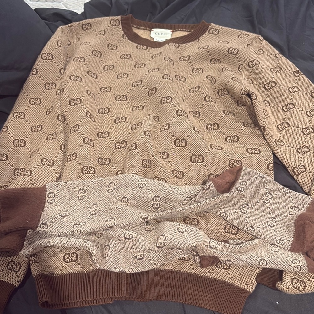 Authentic Gucci sweater with matching socks